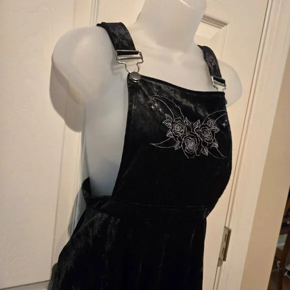 Hot Topic Moon & Florals Embroidered Black Velvet Skirtall Size Medium - Picture 6 of 11